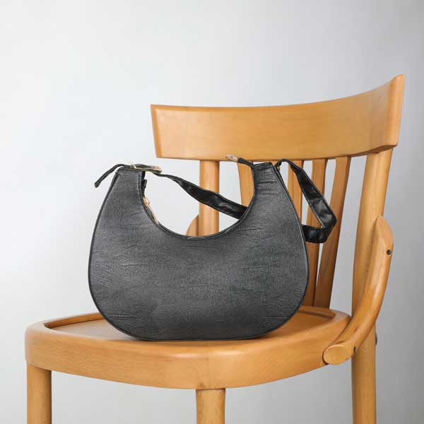 کیف یکطرفه زنانه مدل چرم ساده هلال کیف یکطرفه زنانه مدل چرم ساده هلال