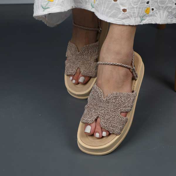 صندل زنانه طرح بند وسط نسکافه ای صندل زنانه طرح بند وسط نسکافه ای