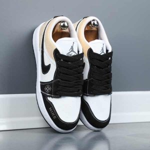 کتونی مردانه نایک SB مشکی سفید کرم HP