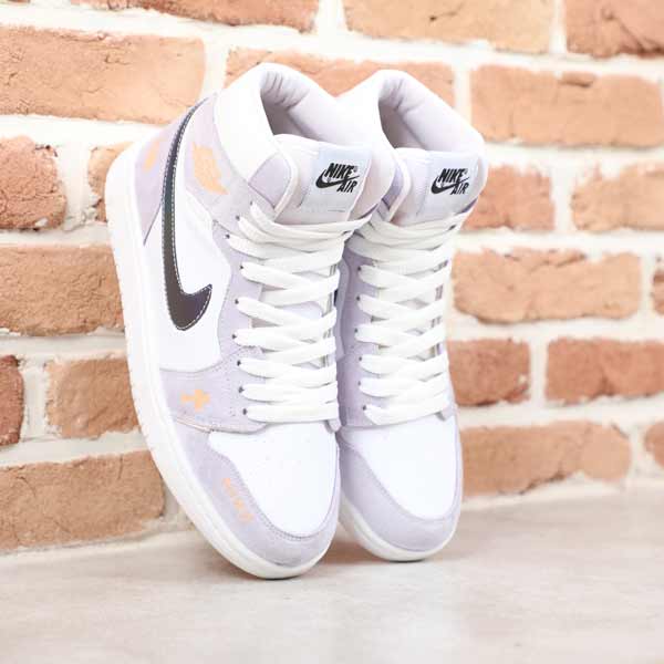 کتونی نایک ایر جردن ساقدار صلیب سفید یاسی نایک هفت رنگ HP کتونی نایک ایر جردن ساقدار صلیب سفید یاسی نایک هفت رنگ HP