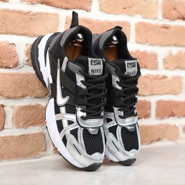 کتونی اسپرت نایک V2K مشکی نقره ای ITA کد UI کتونی اسپرت نایک V2K مشکی نقره ای ITA کد UI