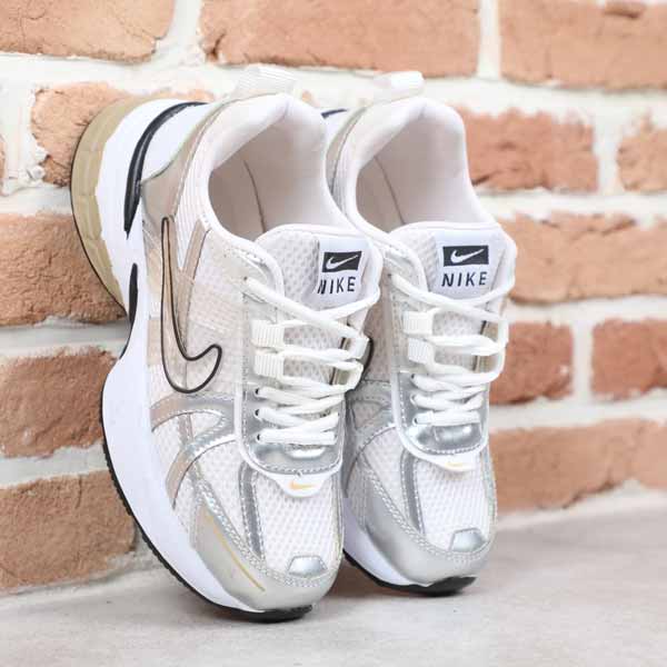 کتونی اسپرت نایک V2k سفید نقره ای شاهان کتونی اسپرت نایک V2k سفید نقره ای شاهان